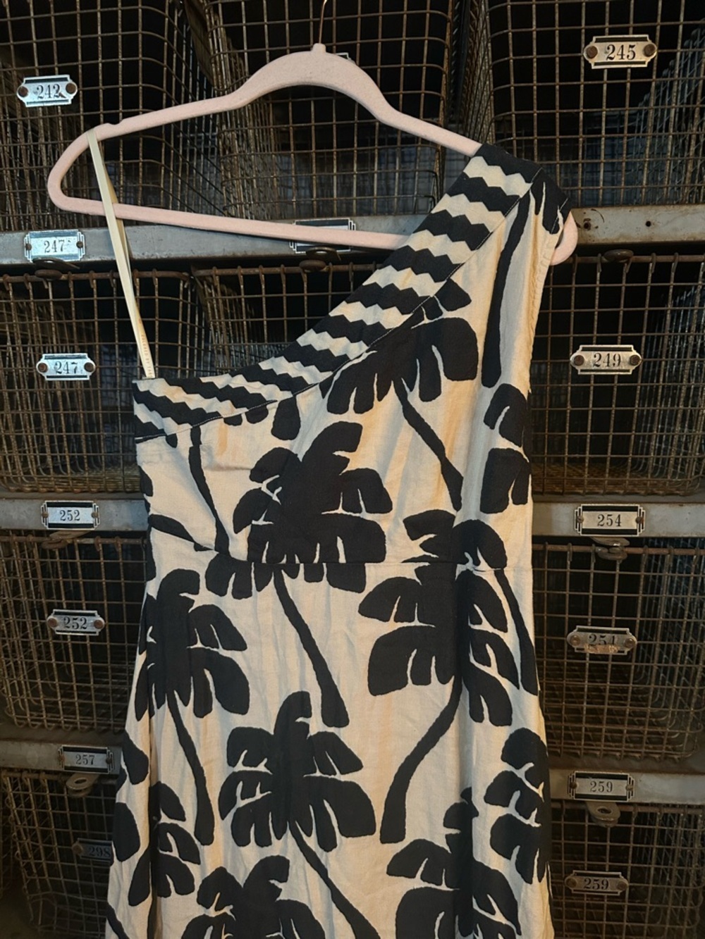 FARM Rio Black White One-Shoulder Linen Palm Tree Maxi Dress Small 38468 - Picture 6 of 13